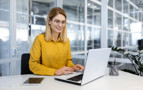 happy-and-successful-business-woman-working-inside-2023-03-10-22-23-03-utc